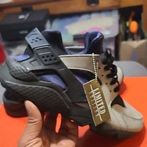LIMITED EDITION Nike Air Huarache LE - Size 7.5 Mens/9 Womens